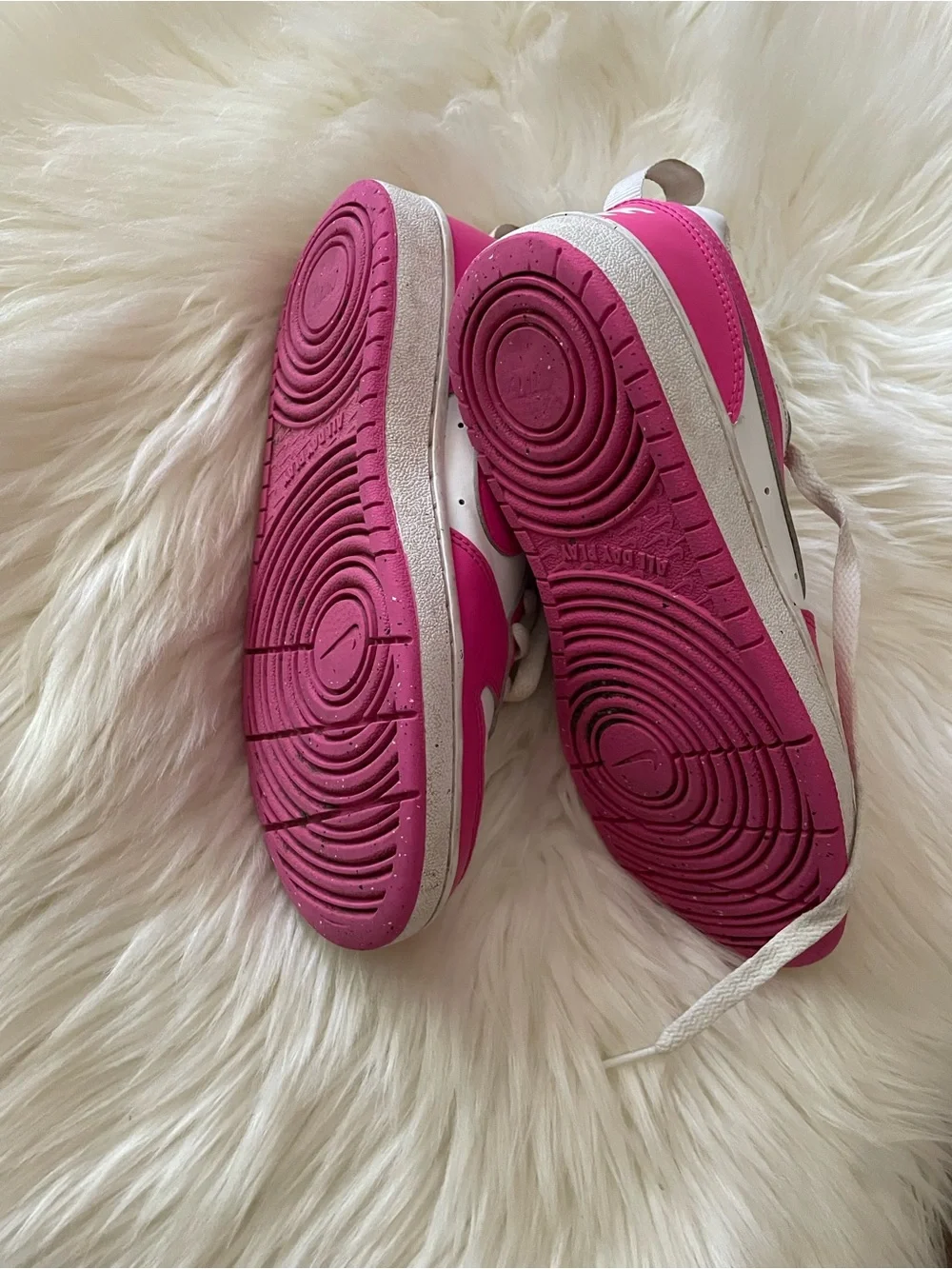 Nike Kids Low-Top Sneakers in White and Hot Pink